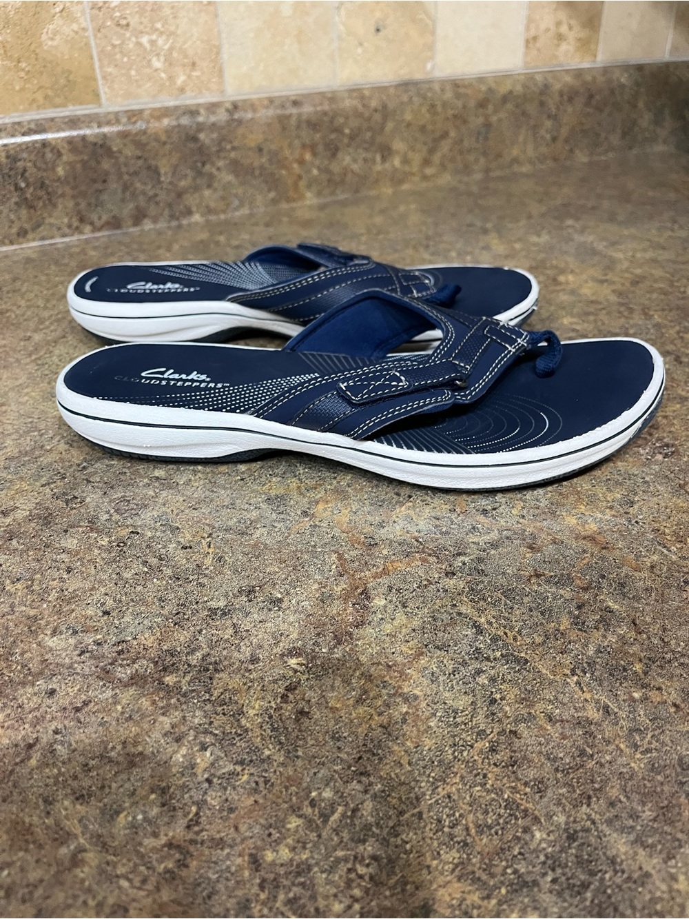 Clarks Cloudsteppers Breeze Sea Navy Thong Sandals Women’s 9M Comfort summer